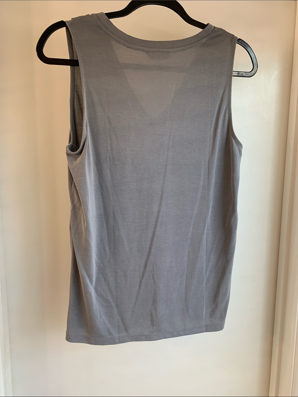 Lucky Brand Women's Sleeveless V-Neck Gray Tank Top - Small - Picture 3 of 7